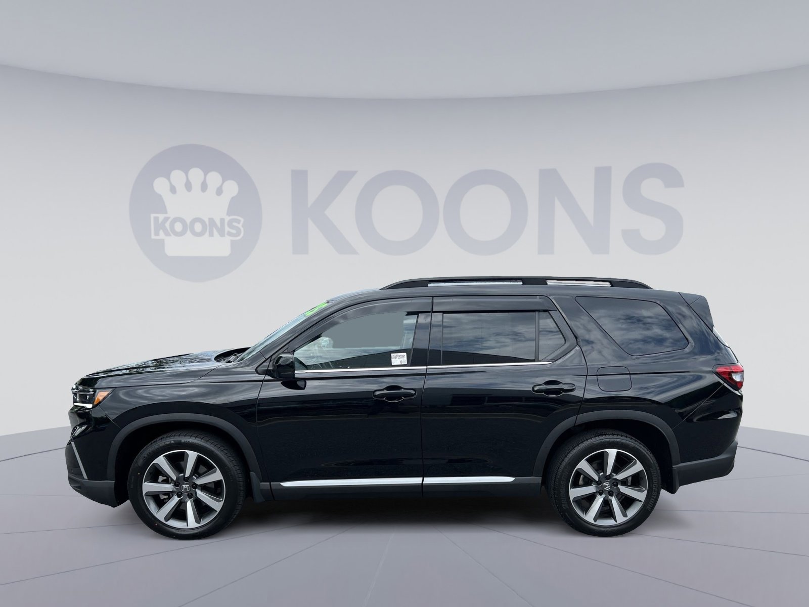 Used 2025 Honda Pilot Elite image 2