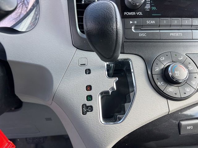 Used 2011 Toyota Sienna LE w/ Towing Pkg image 20