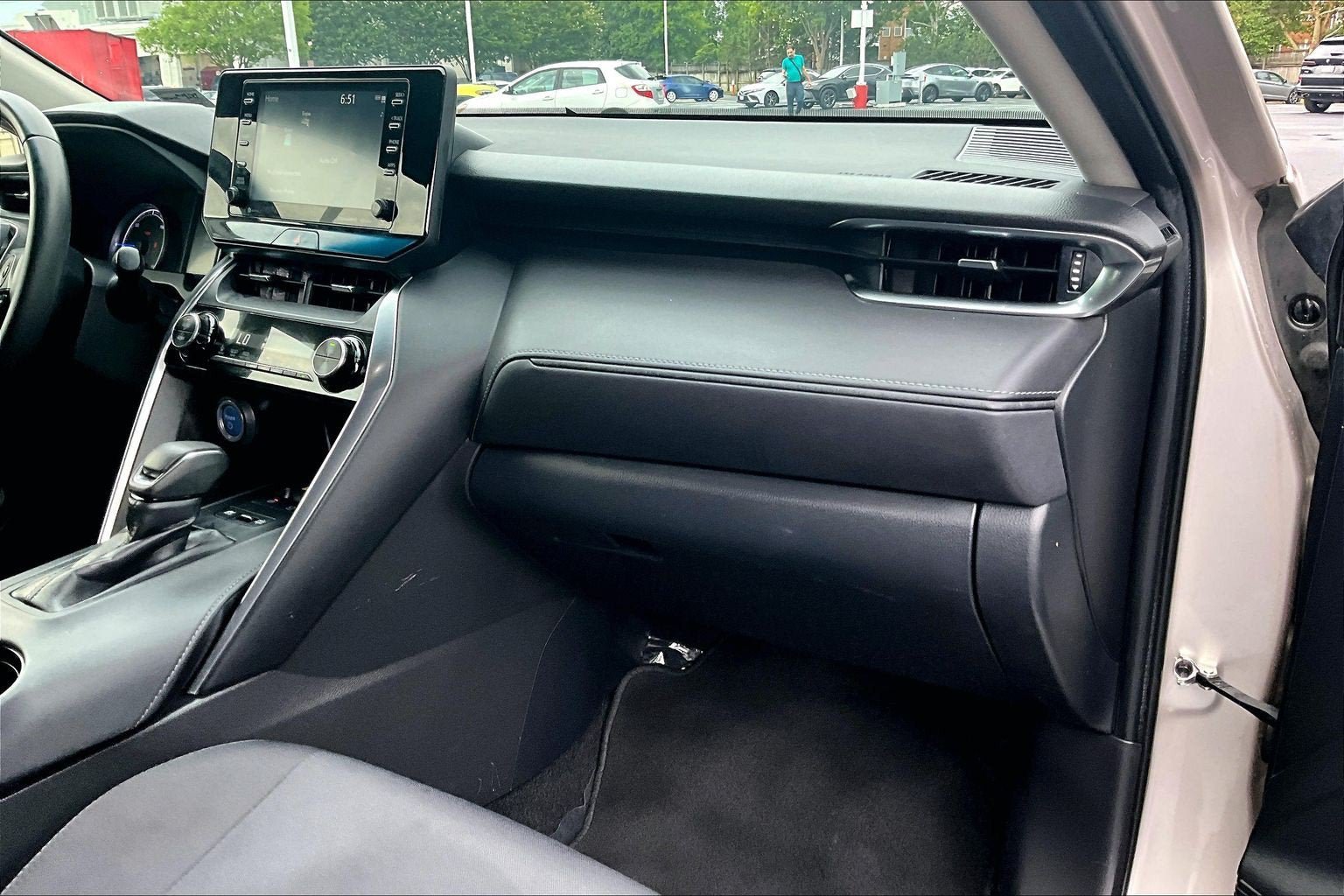 Used 2021 Toyota Venza LE AWD/4WD image 14