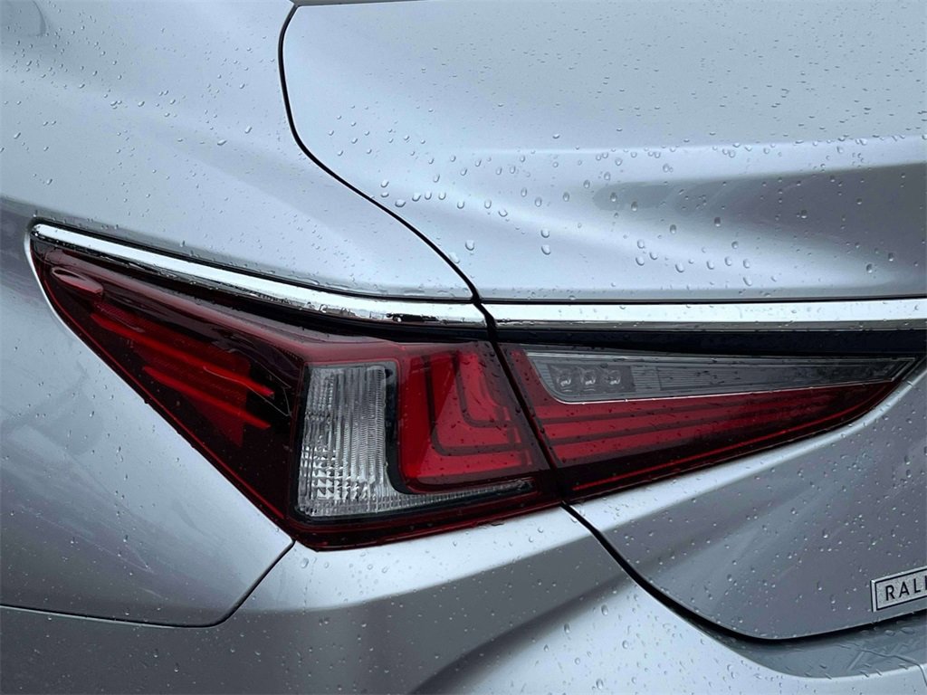 Certified 2023 Lexus ES 350 w/ Premium Package image 9