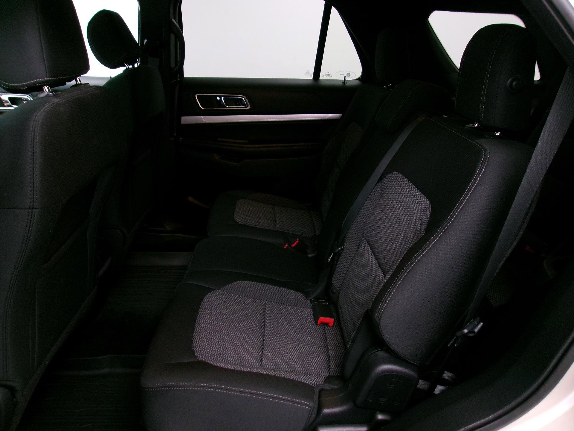 Used 2017 Ford Explorer XLT AWD/4WD image 9