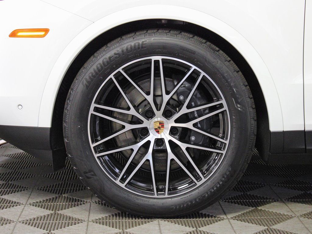 Certified 2025 Porsche Cayenne image 40