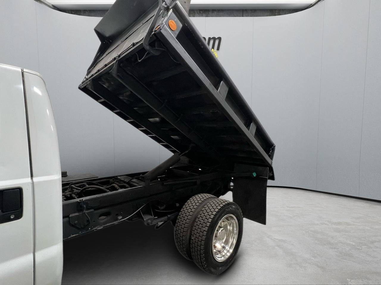 Used 2007 Ford F450 2WD Regular Cab Super Duty image 40