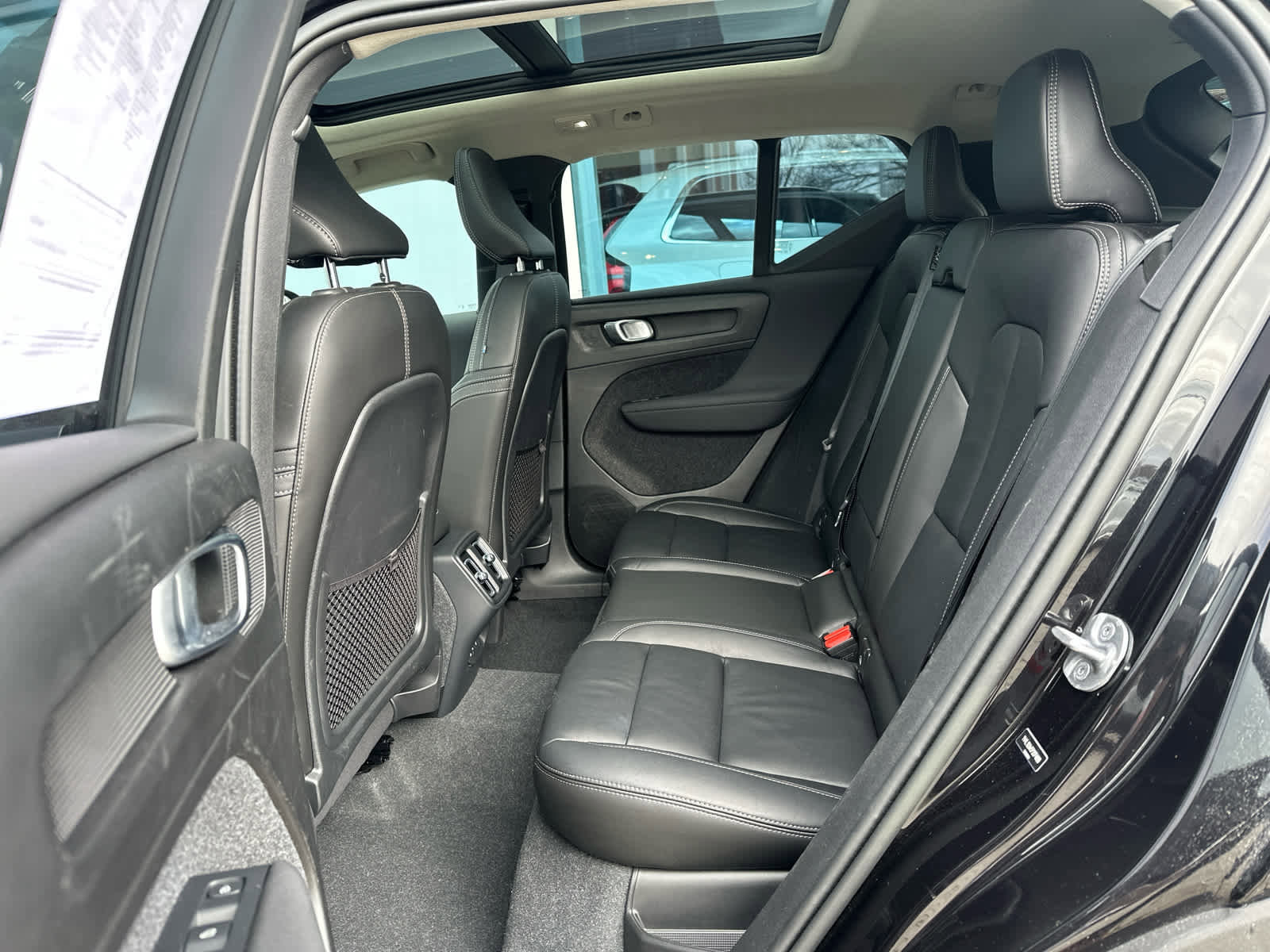 Used 2023 Volvo XC40 B5 Plus w/ Protection Package Premier image 17