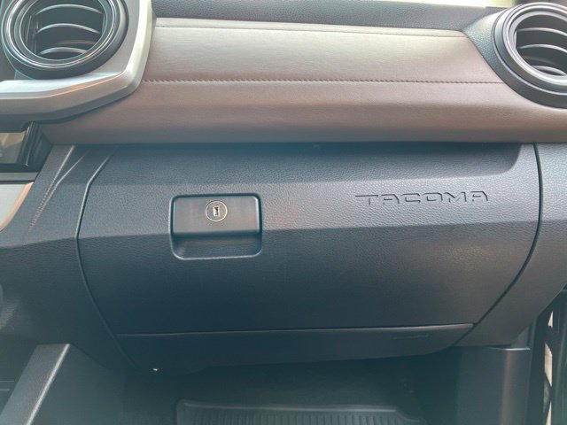 Used 2017 Toyota Tacoma Limited w/ Tow Package AWD/4WD image 33