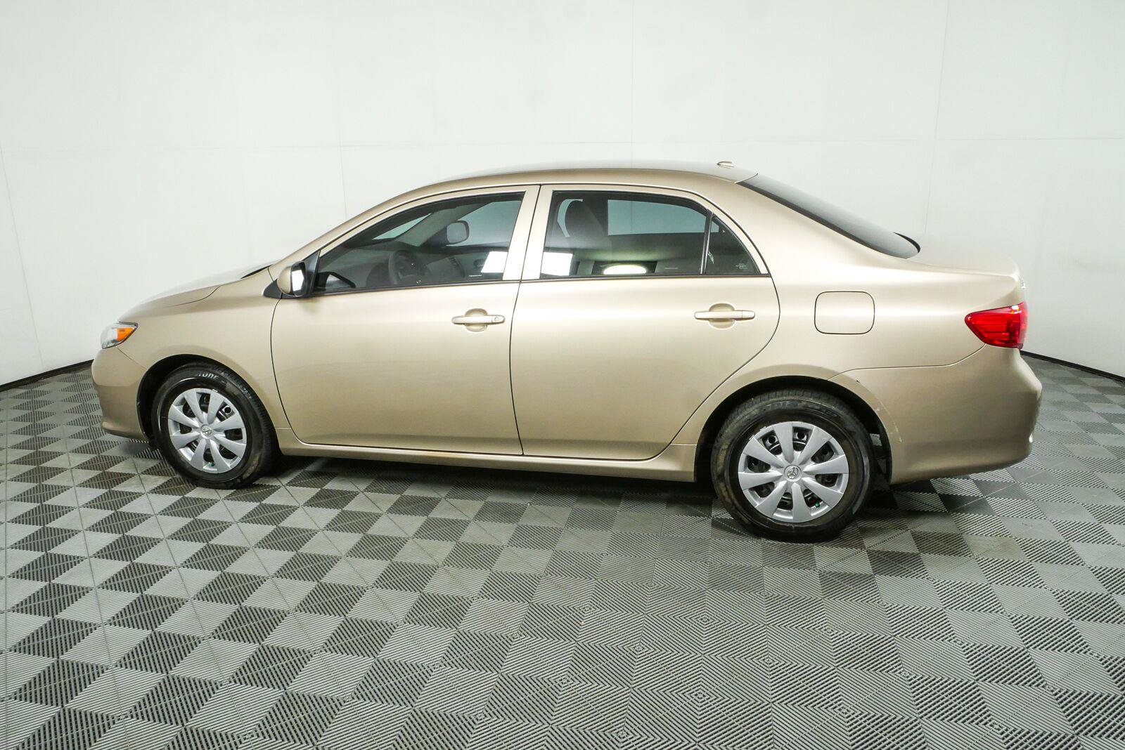 Used 2010 Toyota Corolla LE w/ LE EVP Pkg #1 FWD image 24