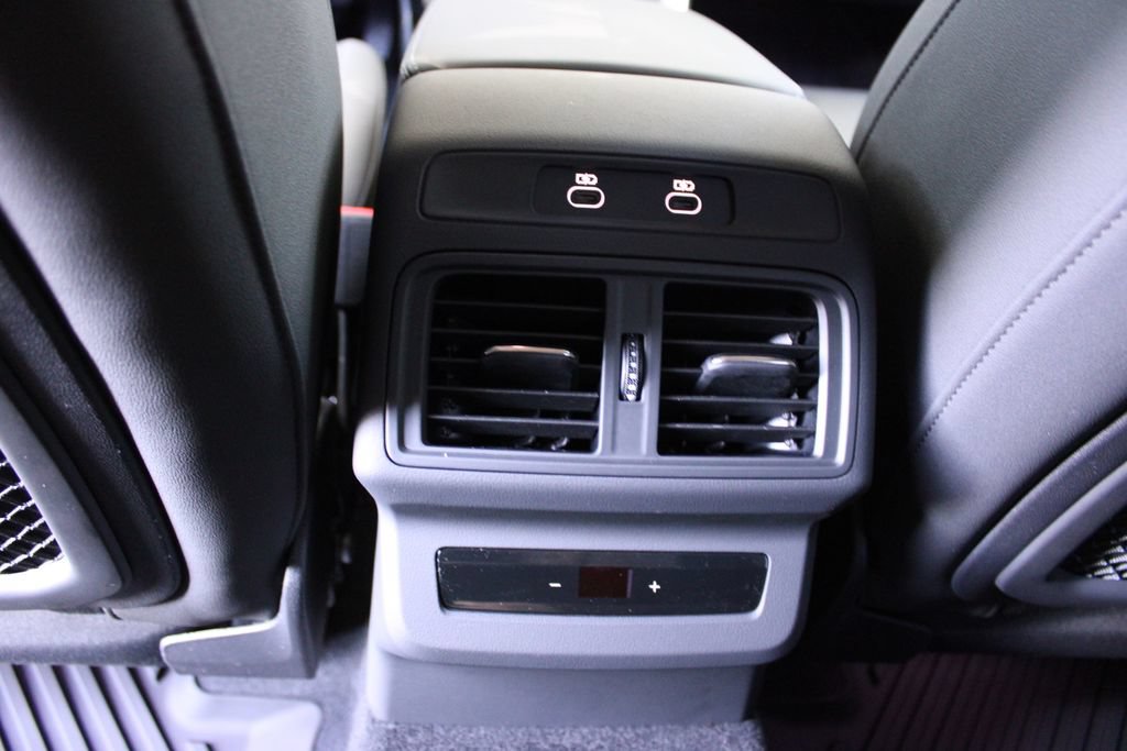 Used 2025 Audi Q5 Premium Plus w/ Premium Plus AWD/4WD image 38