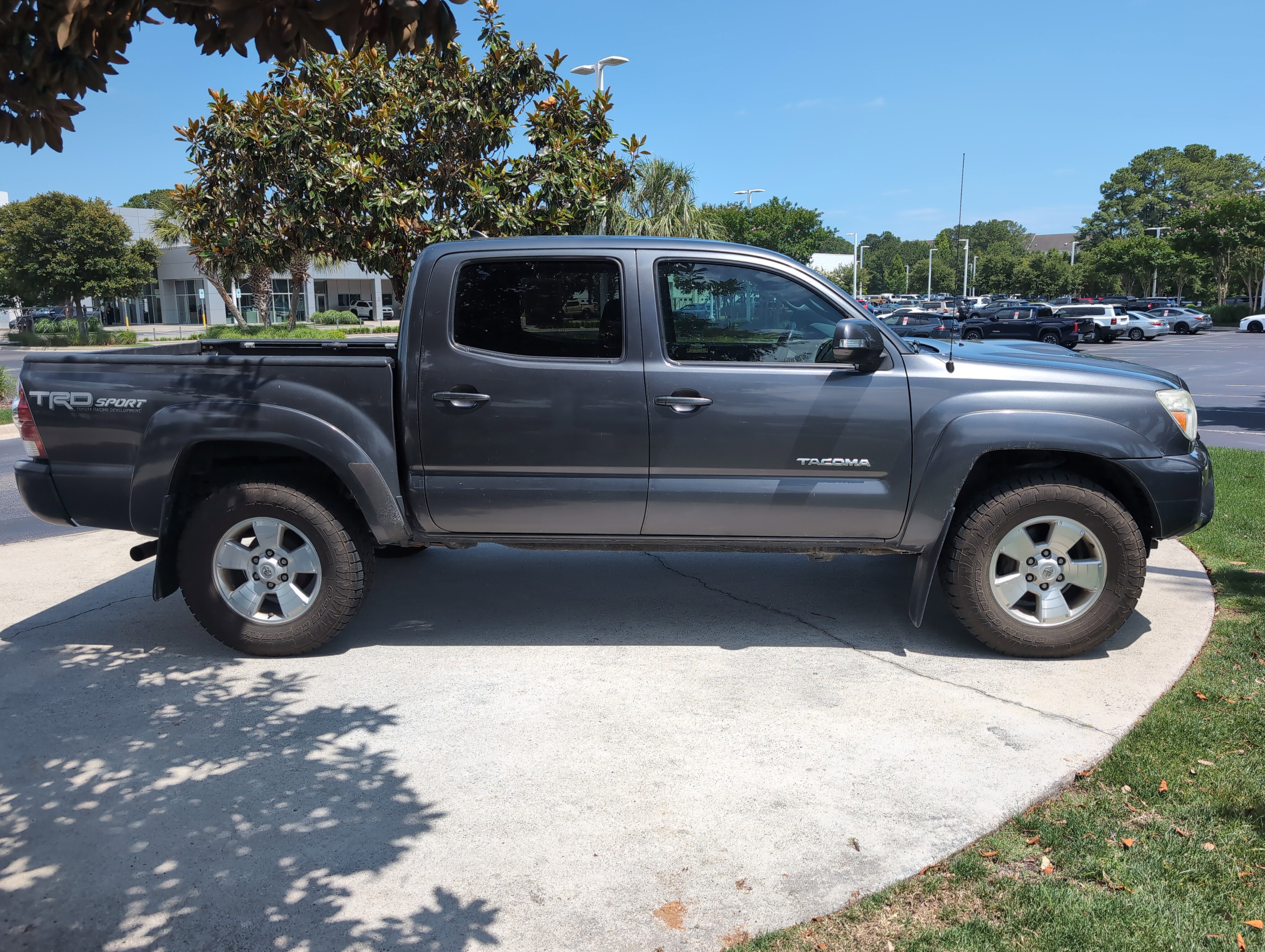 Used 2014 Toyota Tacoma 4x4 Double Cab w/ TRD Sport Package image 11