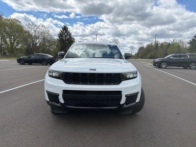 Certified 2024 Jeep Grand Cherokee L Limited w/ Black Appearance Package AWD/4WD image 8