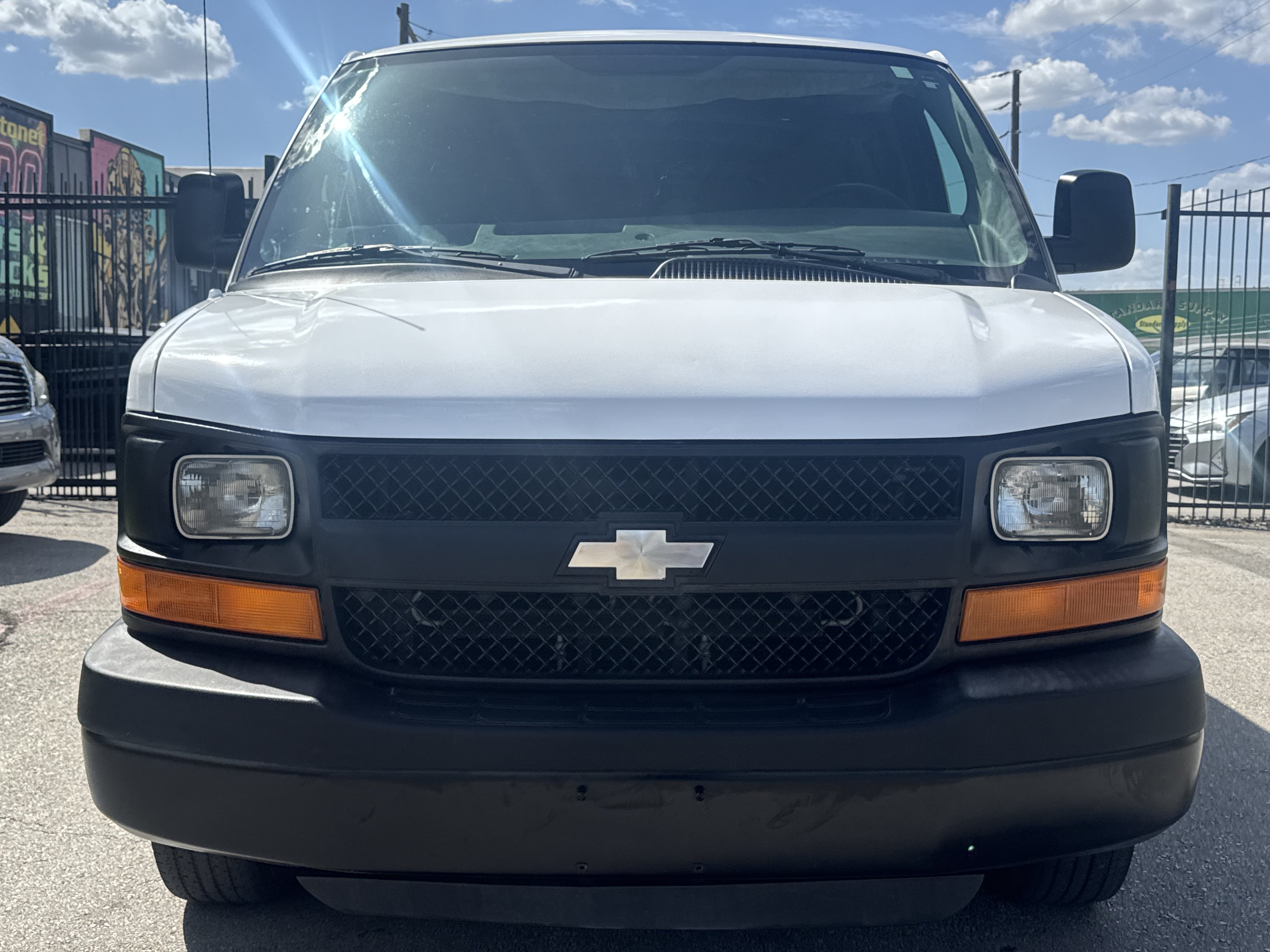 Used 2011 Chevrolet Express 2500 RWD image 7