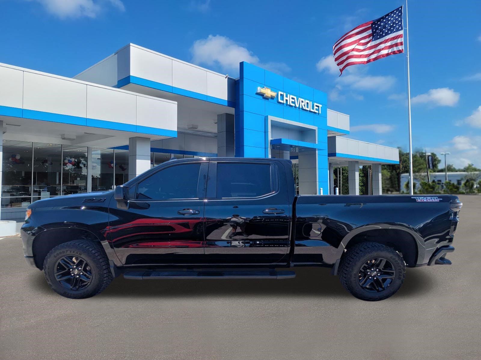 Used 2024 Chevrolet Silverado 1500 LT Trail Boss w/ Convenience Package II AWD/4WD image 7