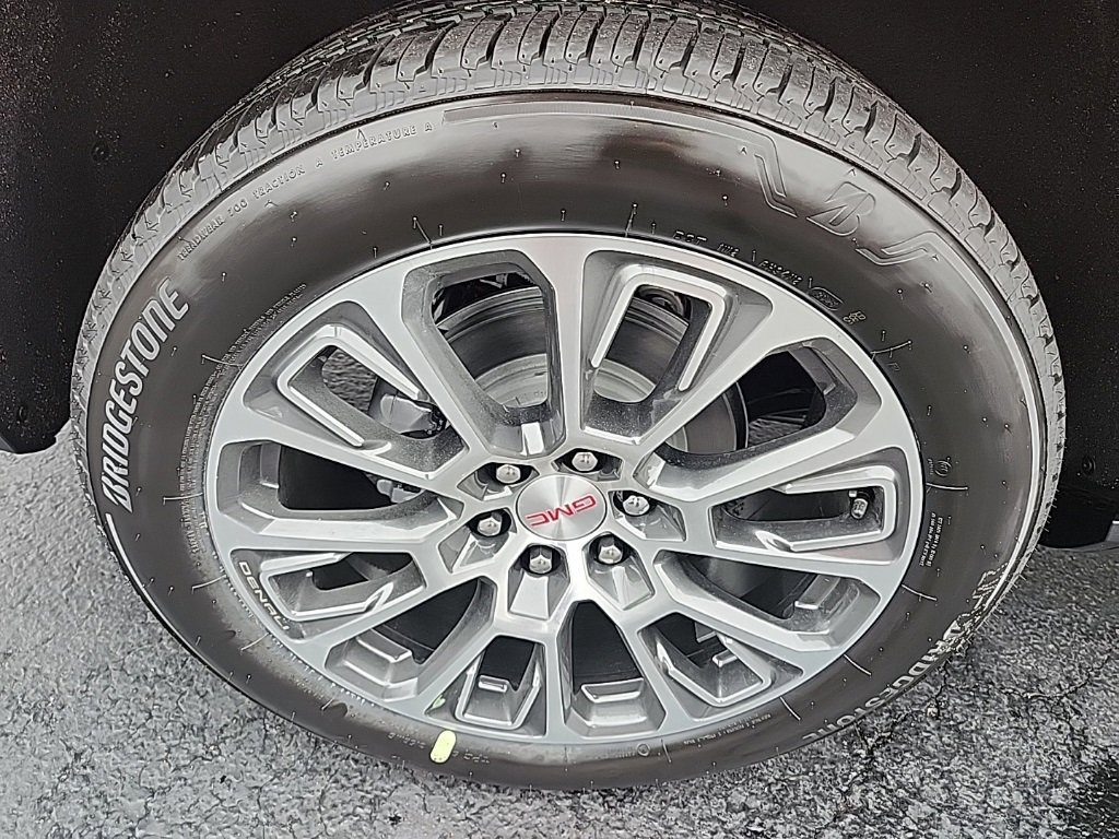 New 2026 GMC Yukon Denali w/ Sun & Power Step Package image 11