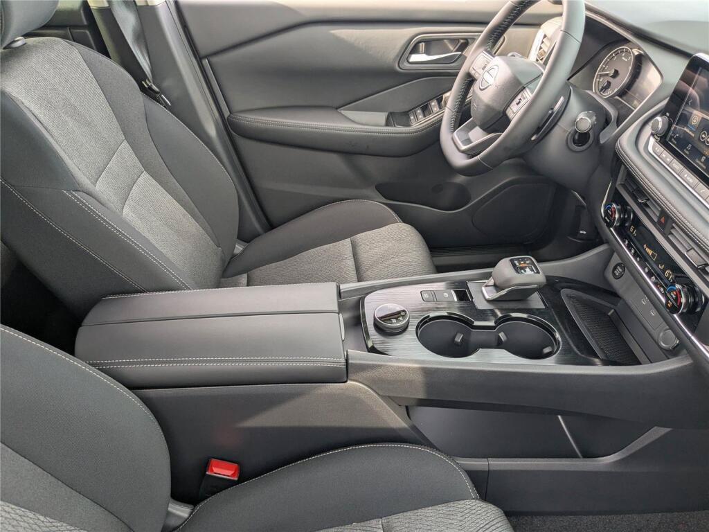 New 2026 Nissan Rogue SV AWD/4WD image 25