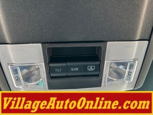 Used 2017 Ford Explorer Limited w/ Equipment Group 301A AWD/4WD image 19