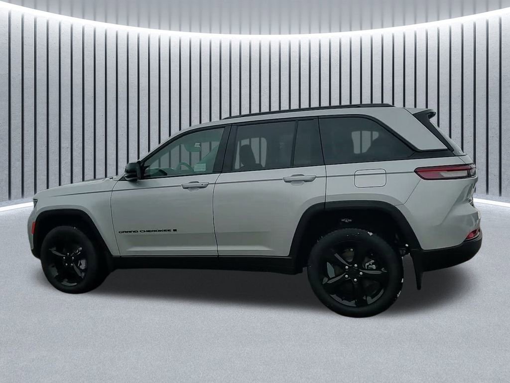 New 2025 Jeep Grand Cherokee Limited w/ Black Appearance Package image 16