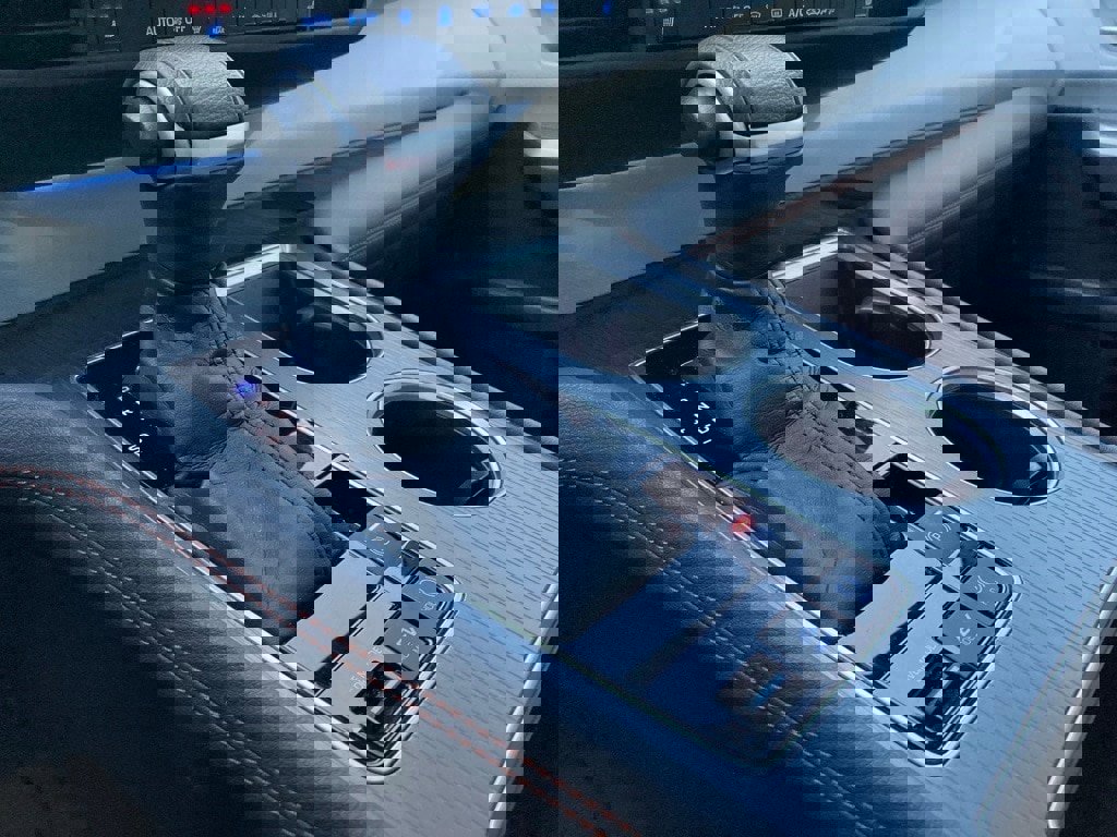 Certified 2022 Toyota Sienna XSE image 27