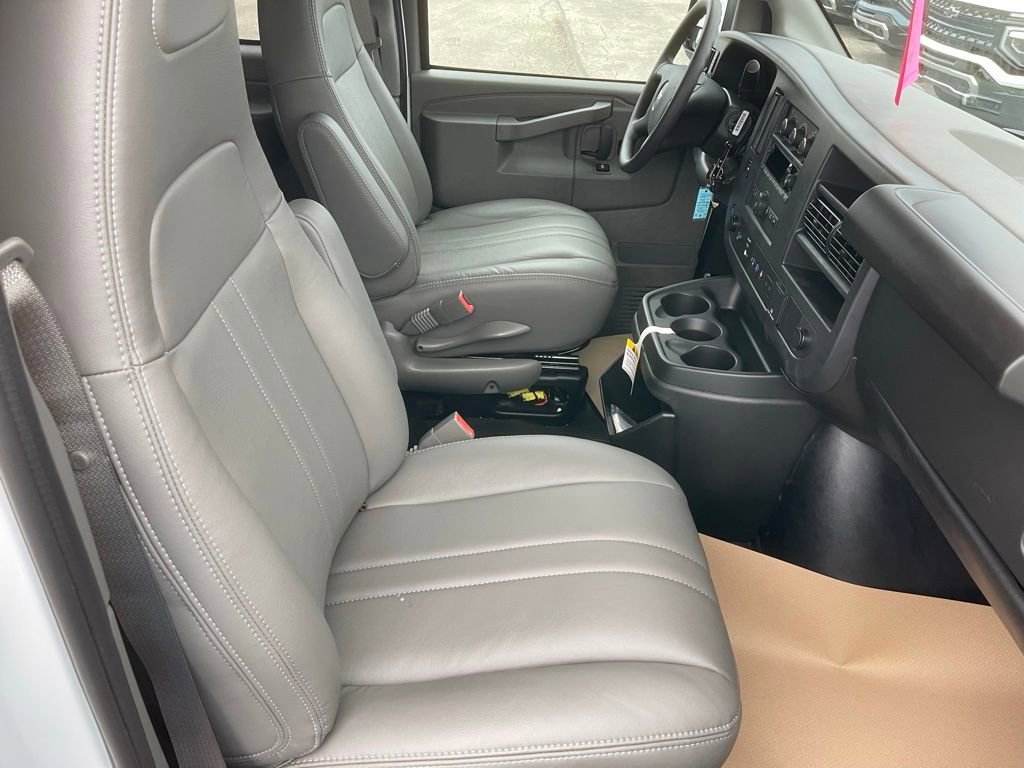 New 2025 Chevrolet Express 3500 LS RWD image 17
