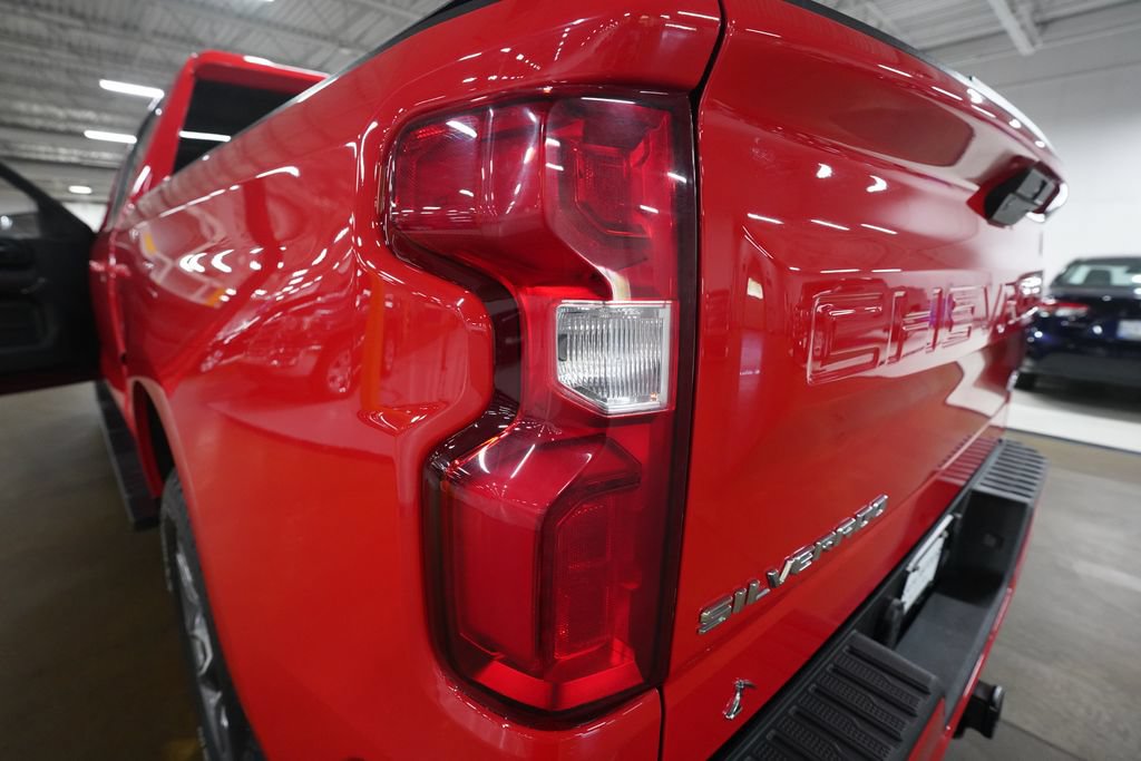 Used 2020 Chevrolet Silverado 1500 RST AWD/4WD image 31