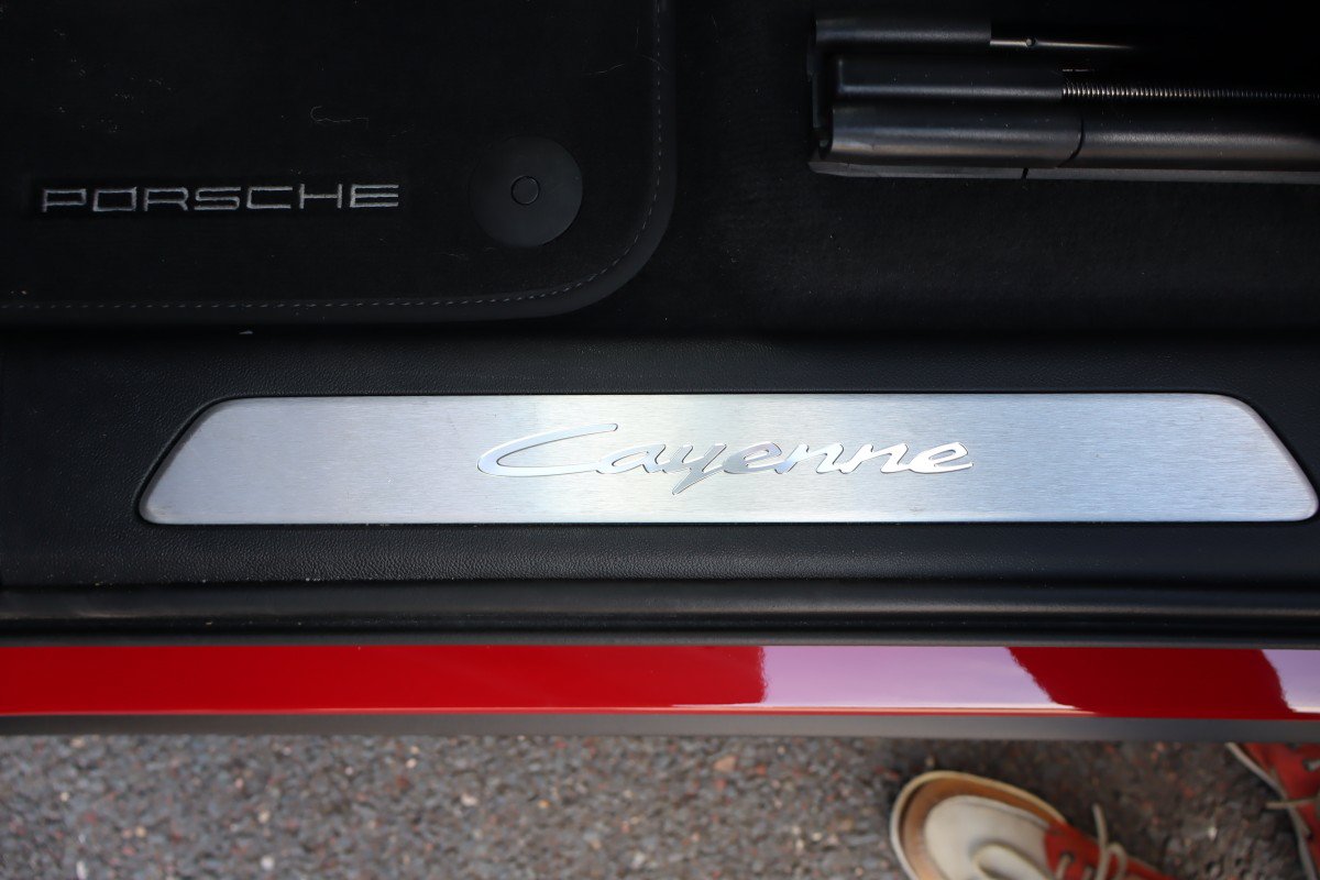 Used 2025 Porsche Cayenne E-Hybrid AWD/4WD image 16