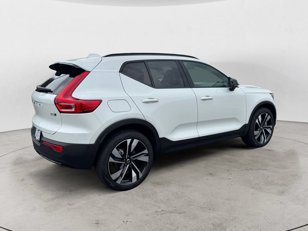 Used 2026 Volvo XC40 B5 Plus w/ Protection Package Premier AWD/4WD image 7