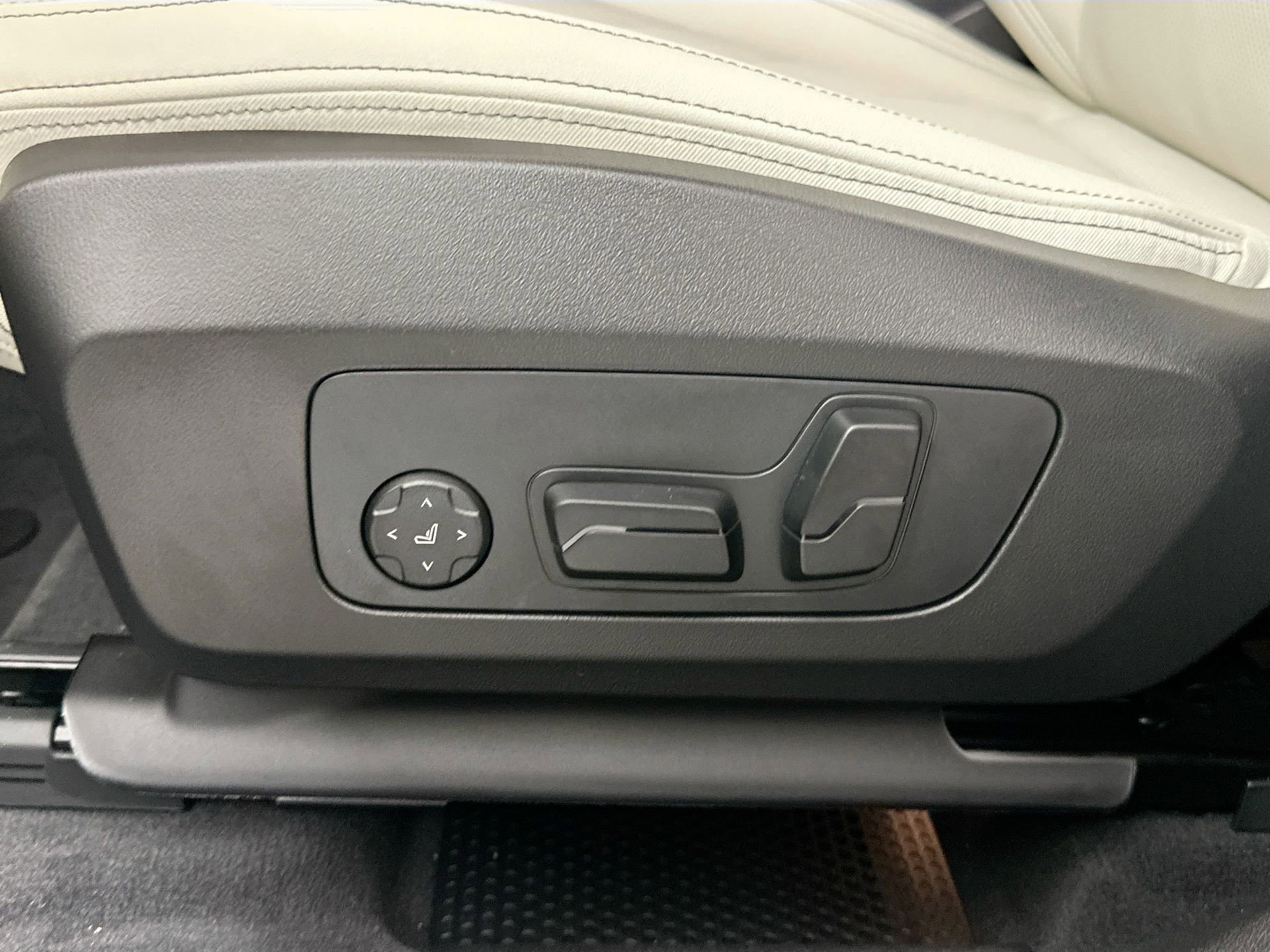 New 2026 BMW X1 xDrive28i w/ Technology Package image 18