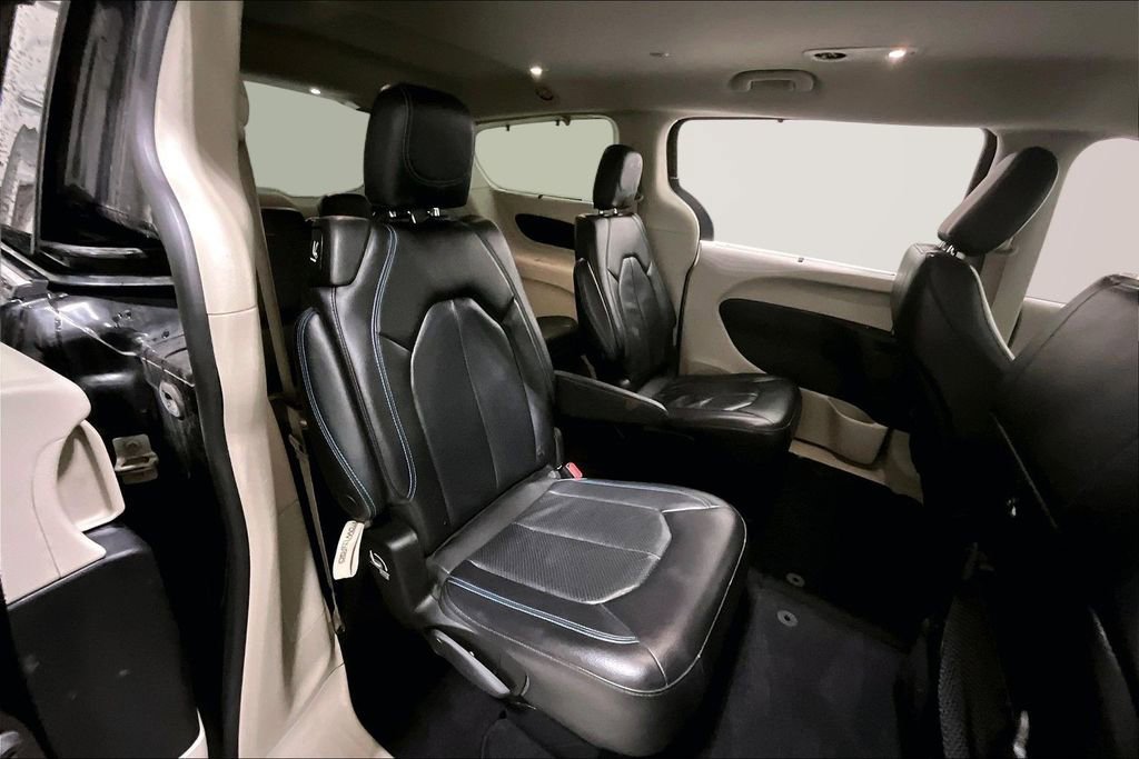 Used 2021 Chrysler Pacifica Touring-L image 22