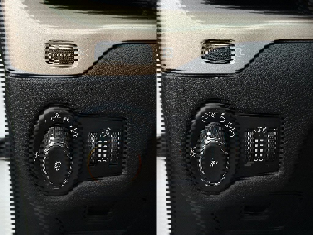 Used 2017 Jeep Cherokee Latitude image 19