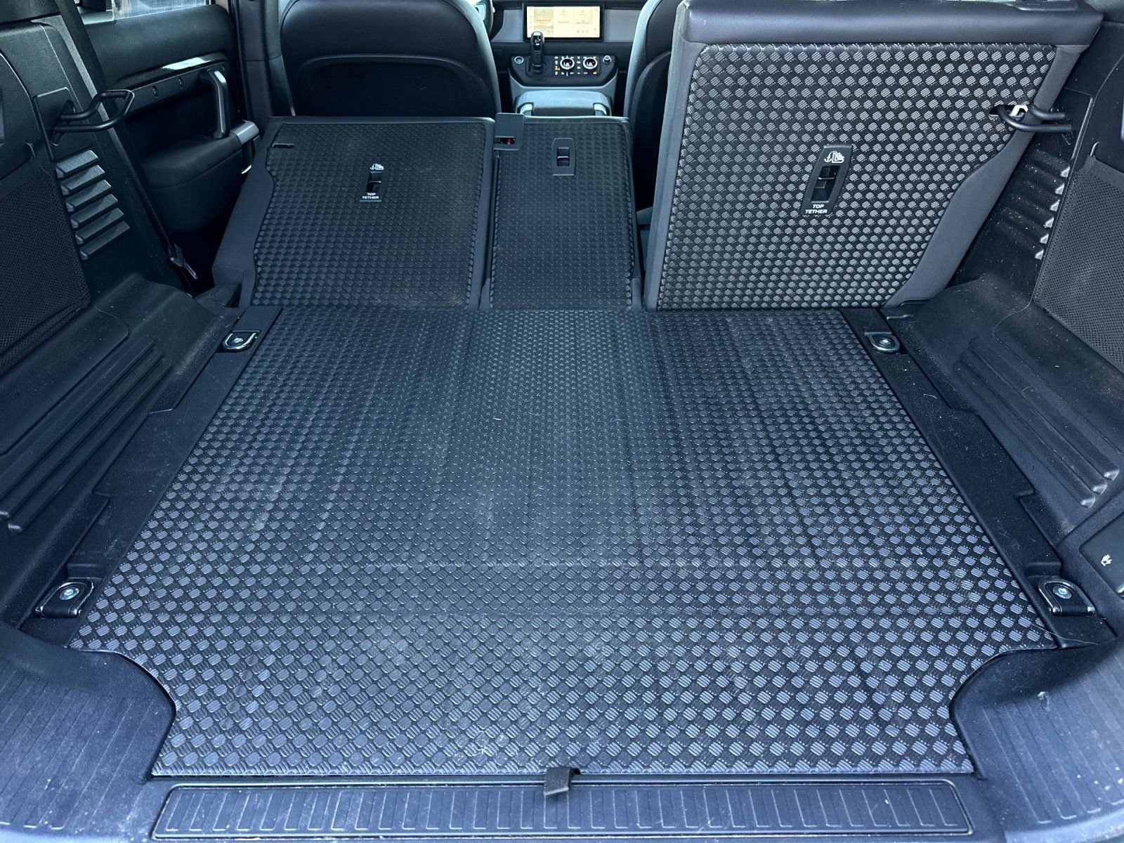 Used 2023 Land Rover Defender 110 X-Dynamic SE image 14