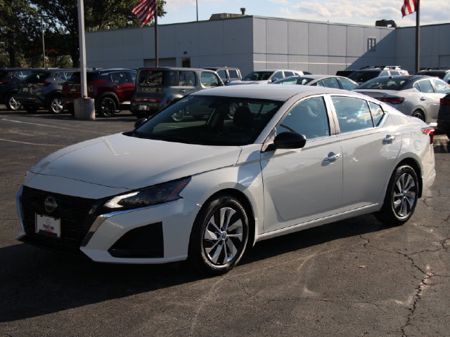 Certified 2025 Nissan Altima 2.5 S FWD image 6