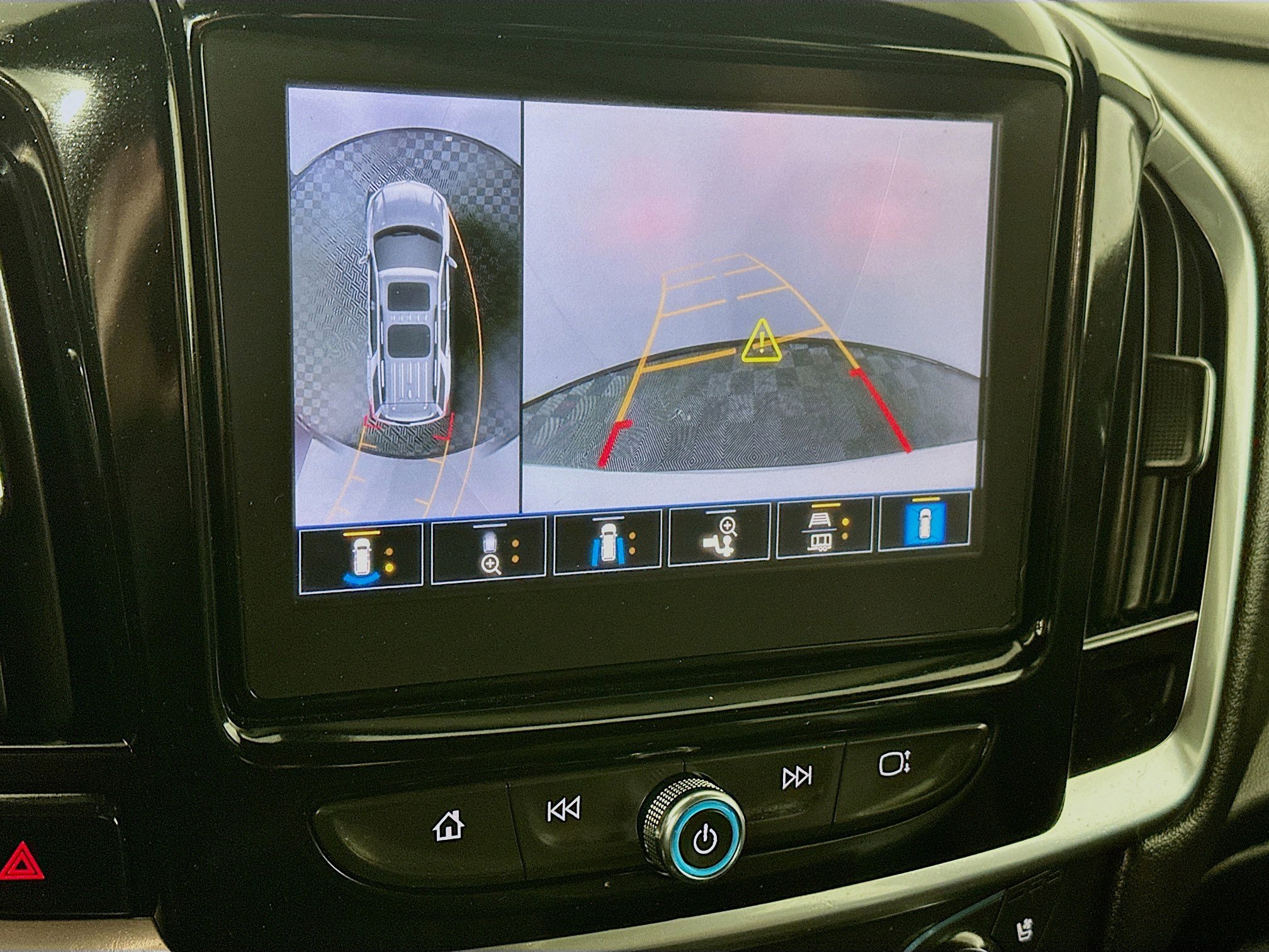 Used 2023 Chevrolet Traverse High Country image 14