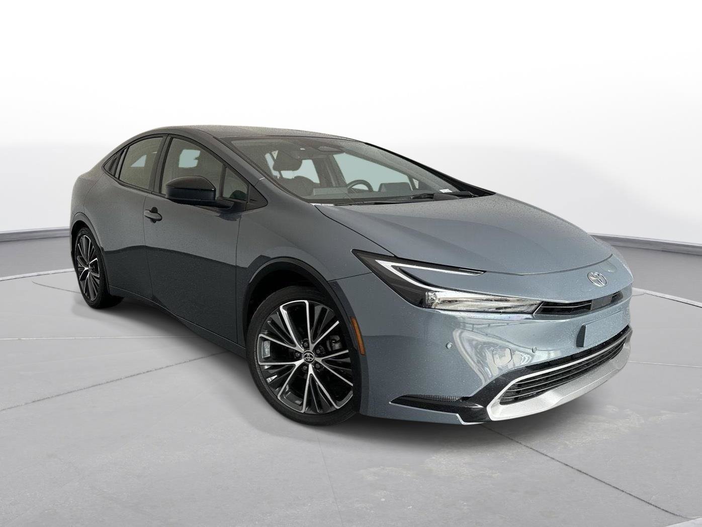 Used 2025 Toyota Prius XLE FWD image 4
