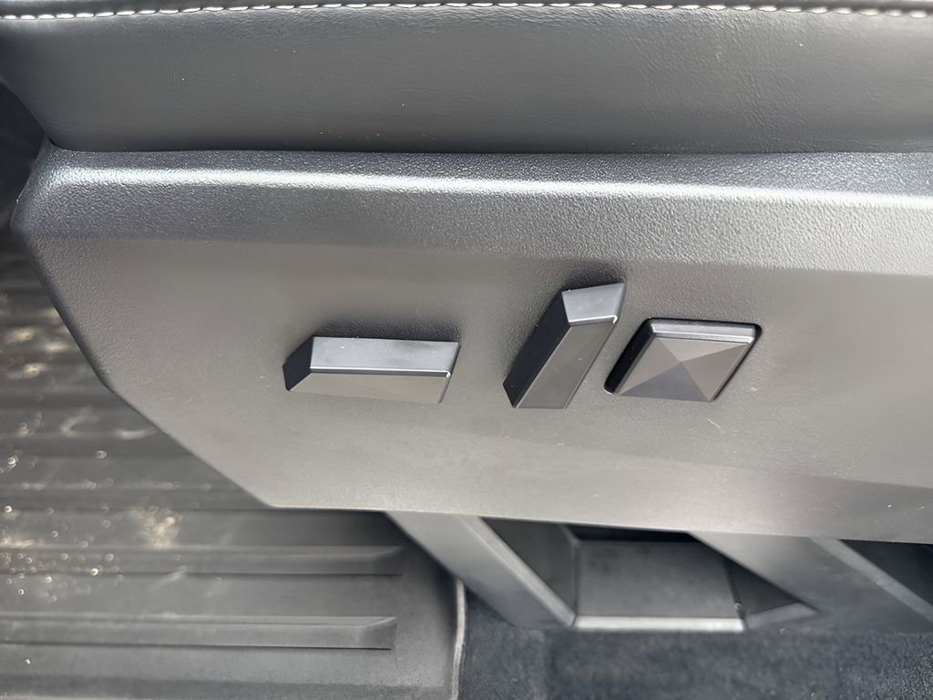 Used 2024 Tesla Cybertruck AWD Crew Cab image 10