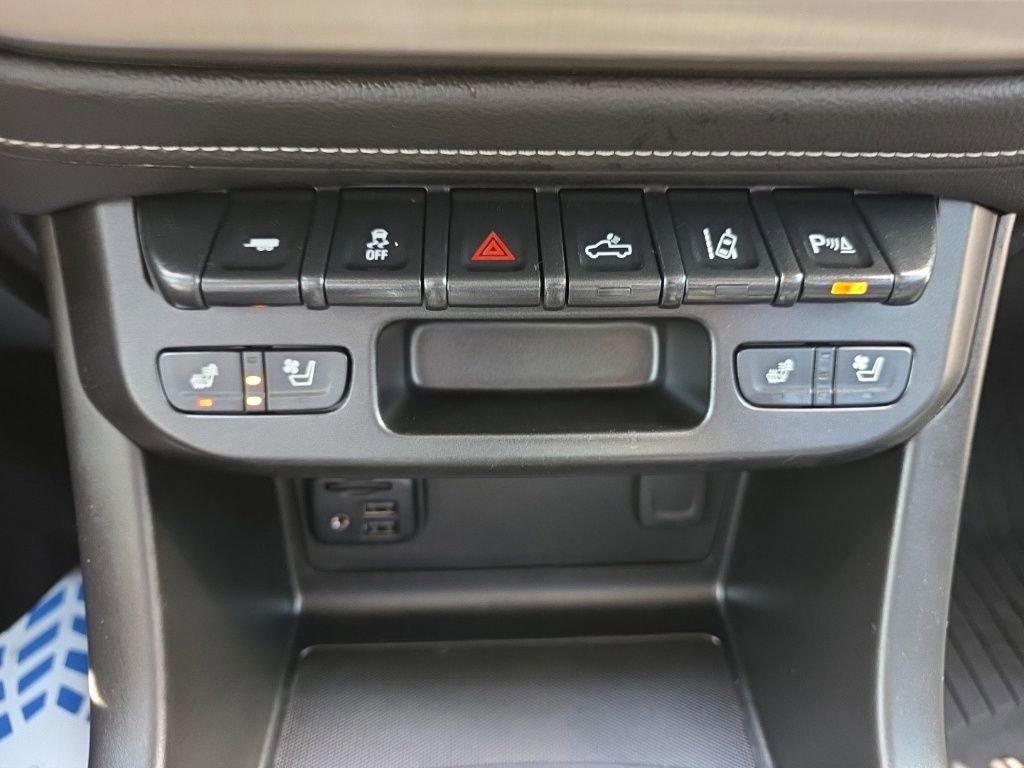 Used 2022 GMC Canyon Denali image 28