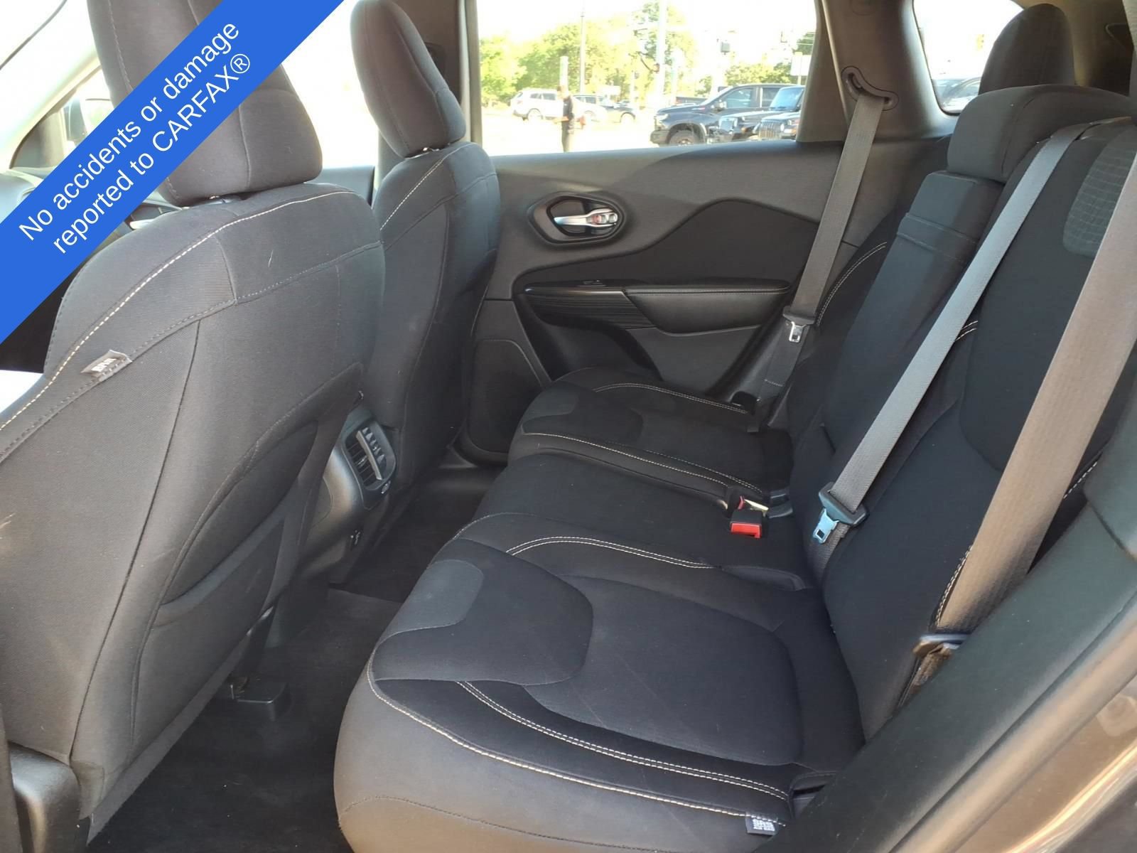 Used 2015 Jeep Cherokee Latitude w/ Cold Weather Group AWD/4WD image 13