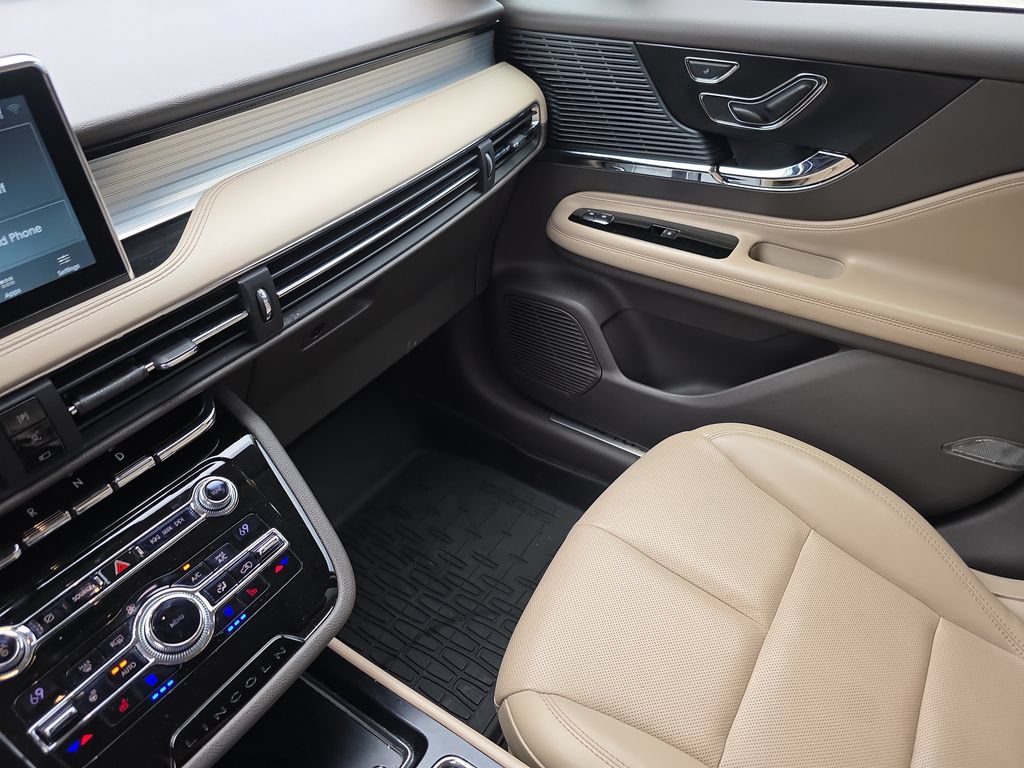 Used 2020 Lincoln Corsair FWD w/ Premium Package image 31
