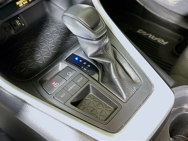 Used 2019 Toyota RAV4 LE w/ All Weather Liner Package image 18