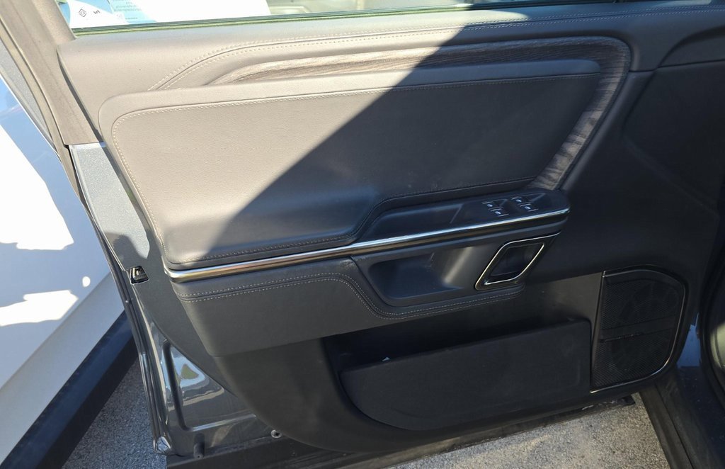 Used 2022 Rivian R1T Adventure image 9