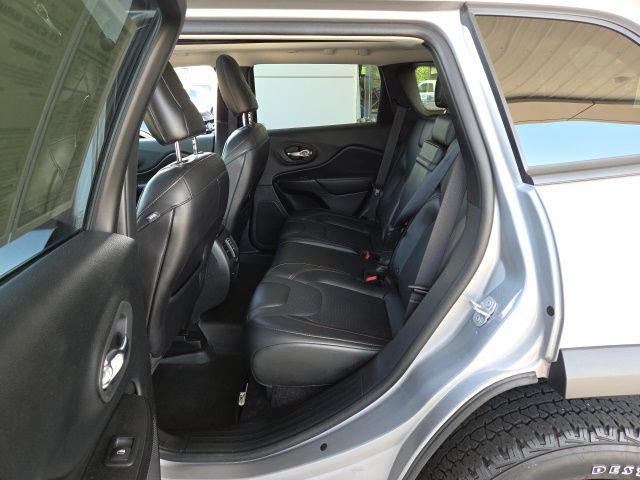 Used 2019 Jeep Cherokee Trailhawk AWD/4WD image 24