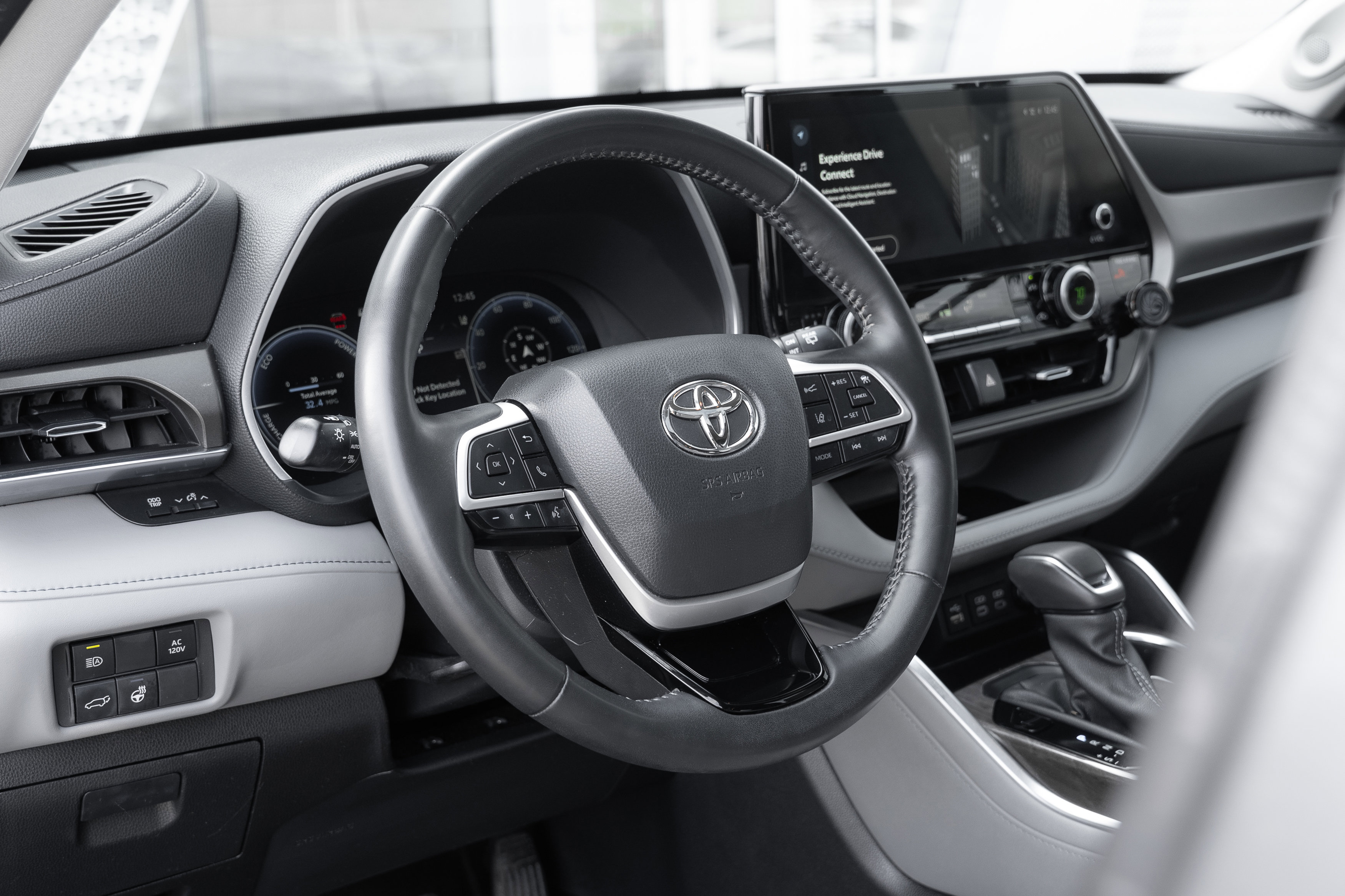 Used 2023 Toyota Highlander Limited image 11