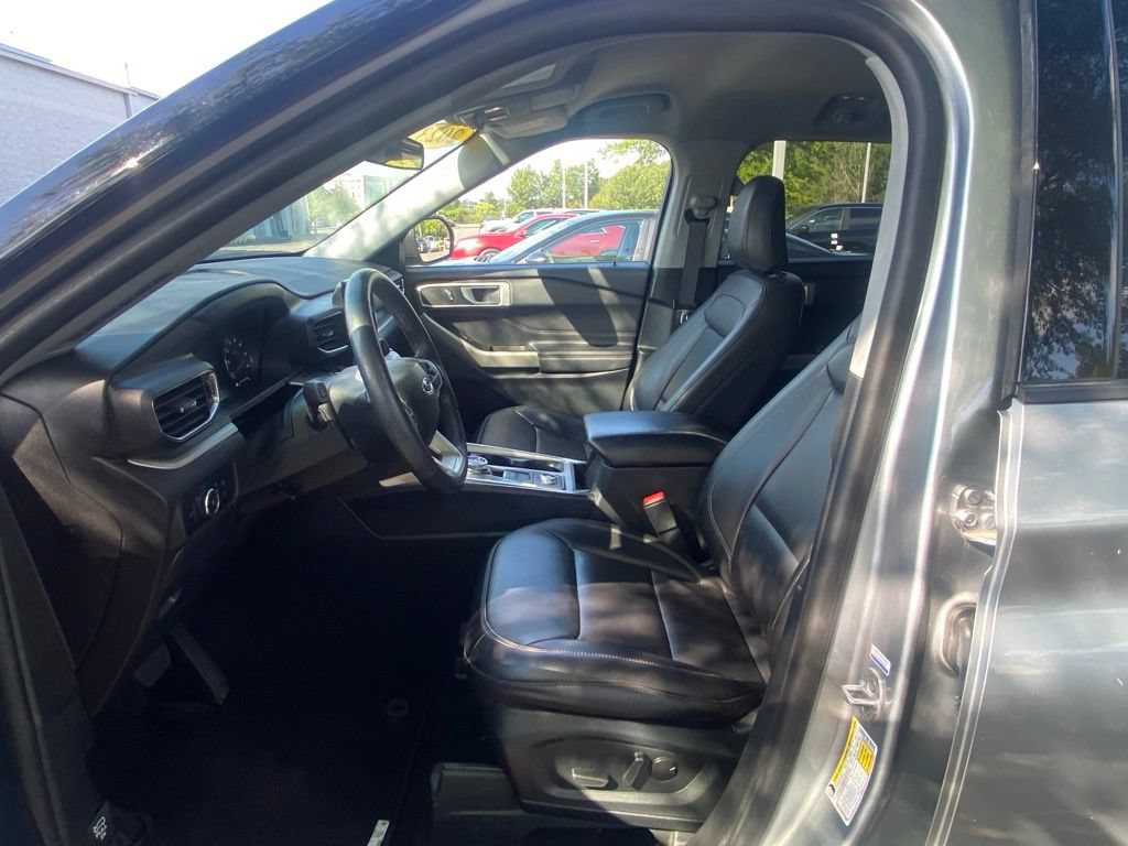 Used 2023 Ford Explorer XLT w/ Equipment Group 202A AWD/4WD image 15