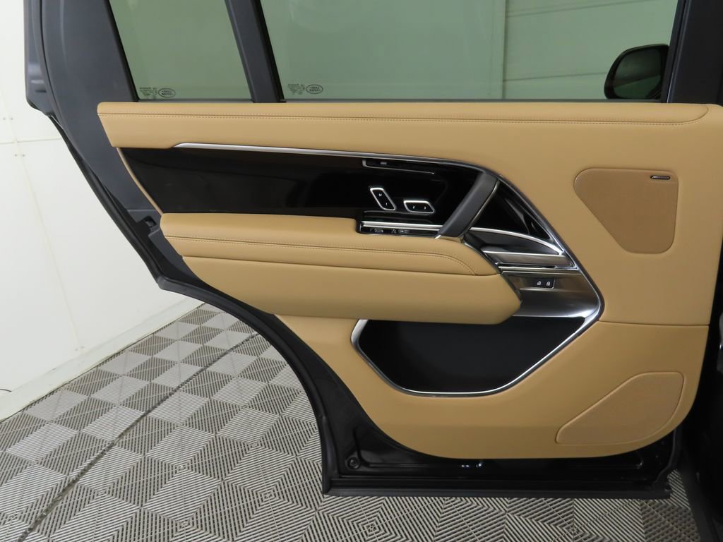 New 2026 Land Rover Range Rover Long Wheelbase SE image 26