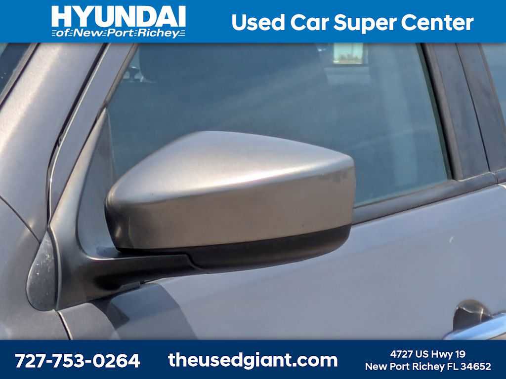 Used 2017 Nissan Versa SV FWD image 11