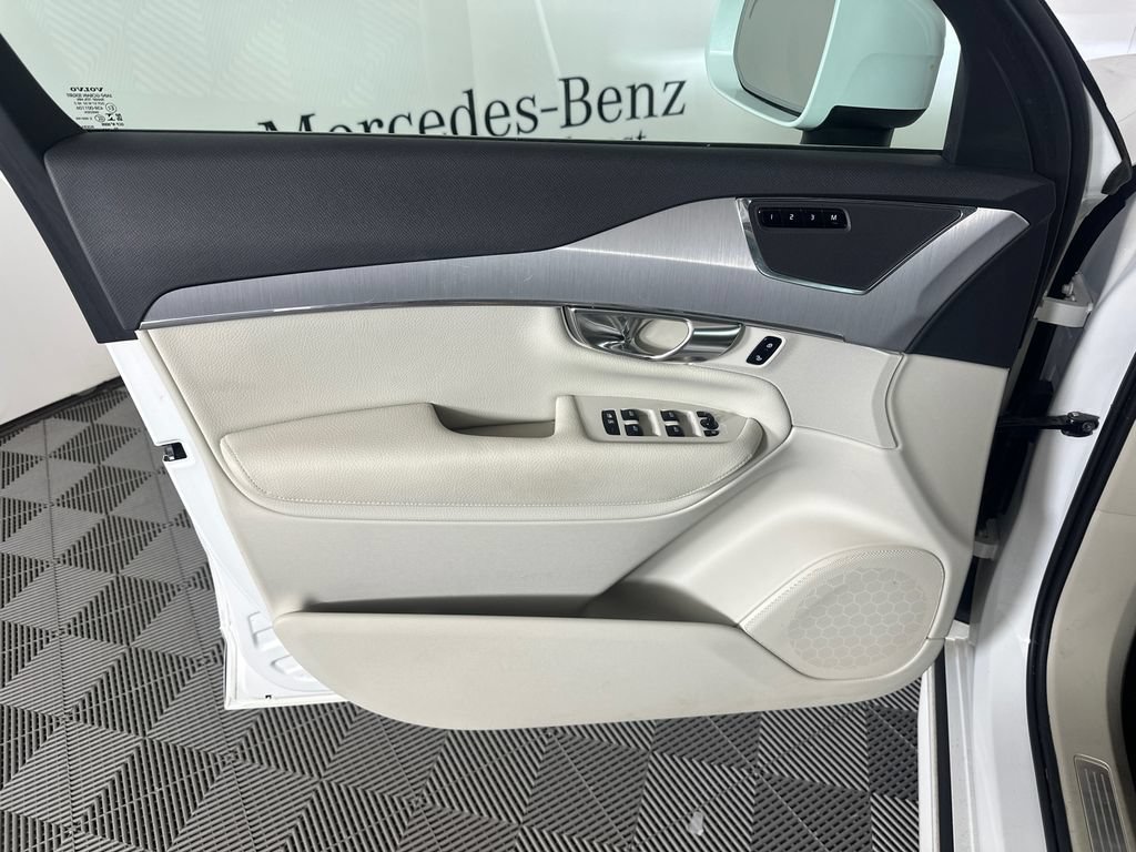 Used 2021 Volvo XC90 T5 Momentum w/ Climate Package FWD image 10