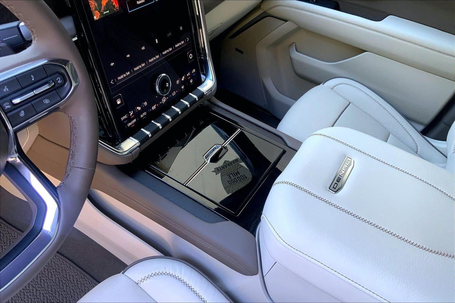 Used 2025 GMC Yukon Denali AWD/4WD image 18