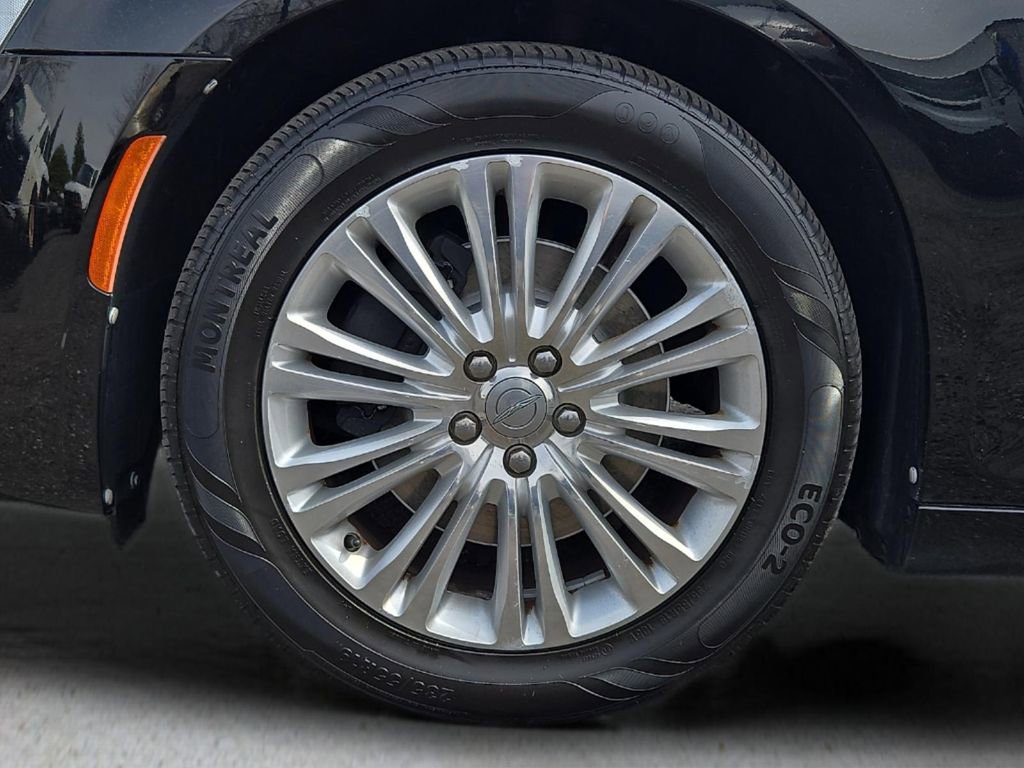 Used 2016 Chrysler 300 C image 8