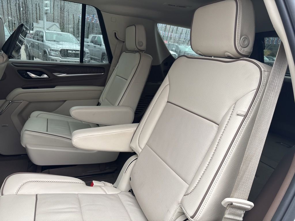 Used 2023 GMC Yukon Denali w/ Denali Reserve Package image 14