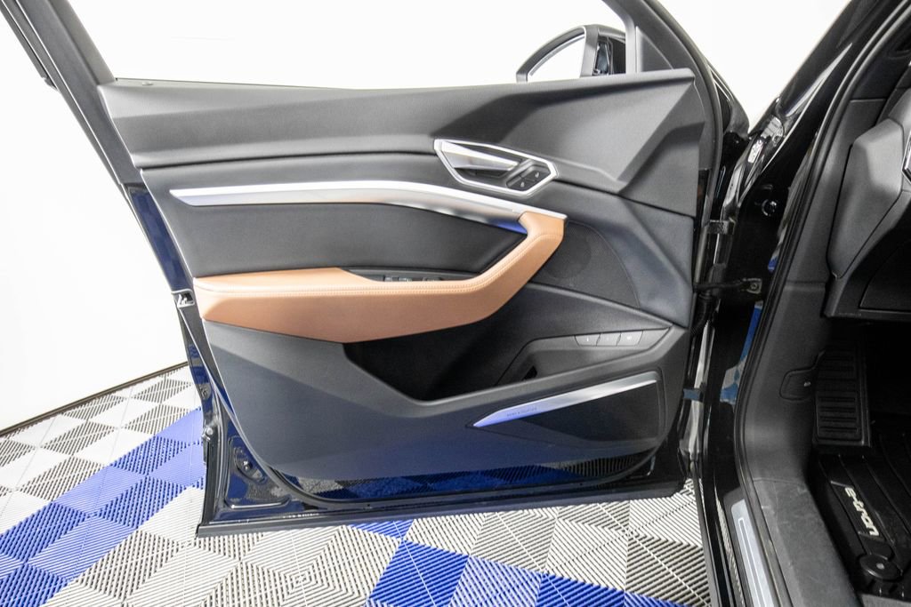 Used 2022 Audi e-tron Premium Plus w/ Premium Plus Package image 13