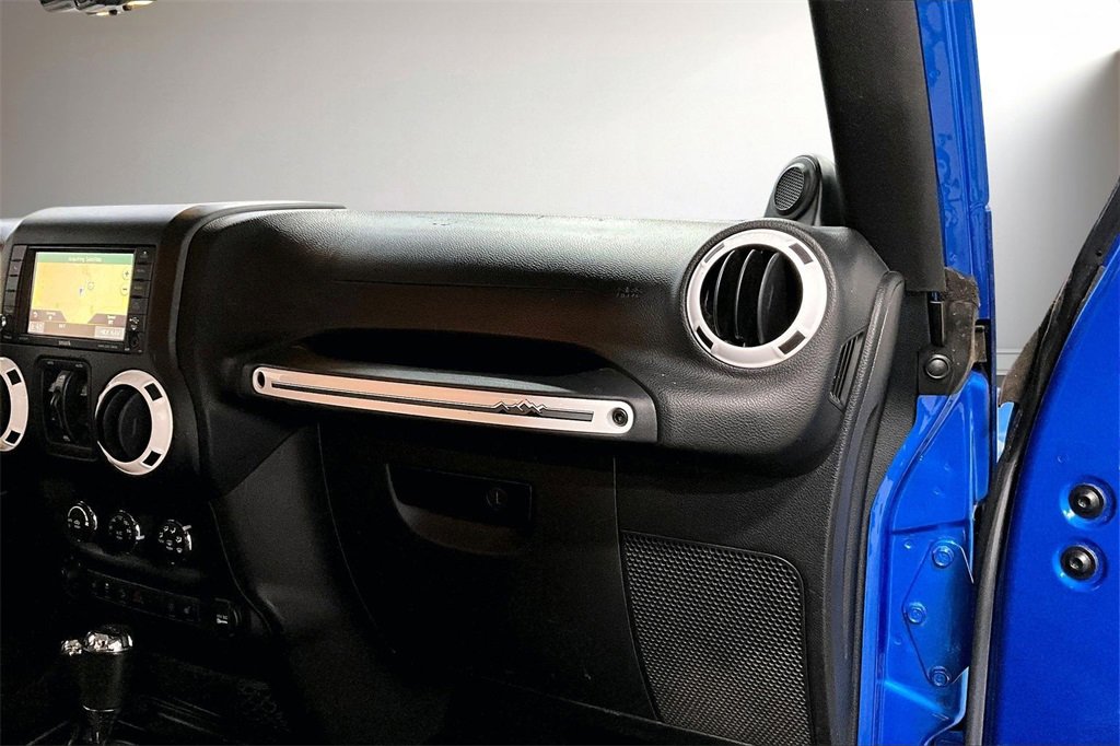 Used 2014 Jeep Wrangler Unlimited Sahara image 25