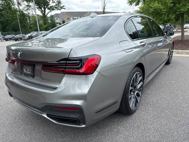 Used 2022 BMW 740i w/ M Sport Package RWD image 7
