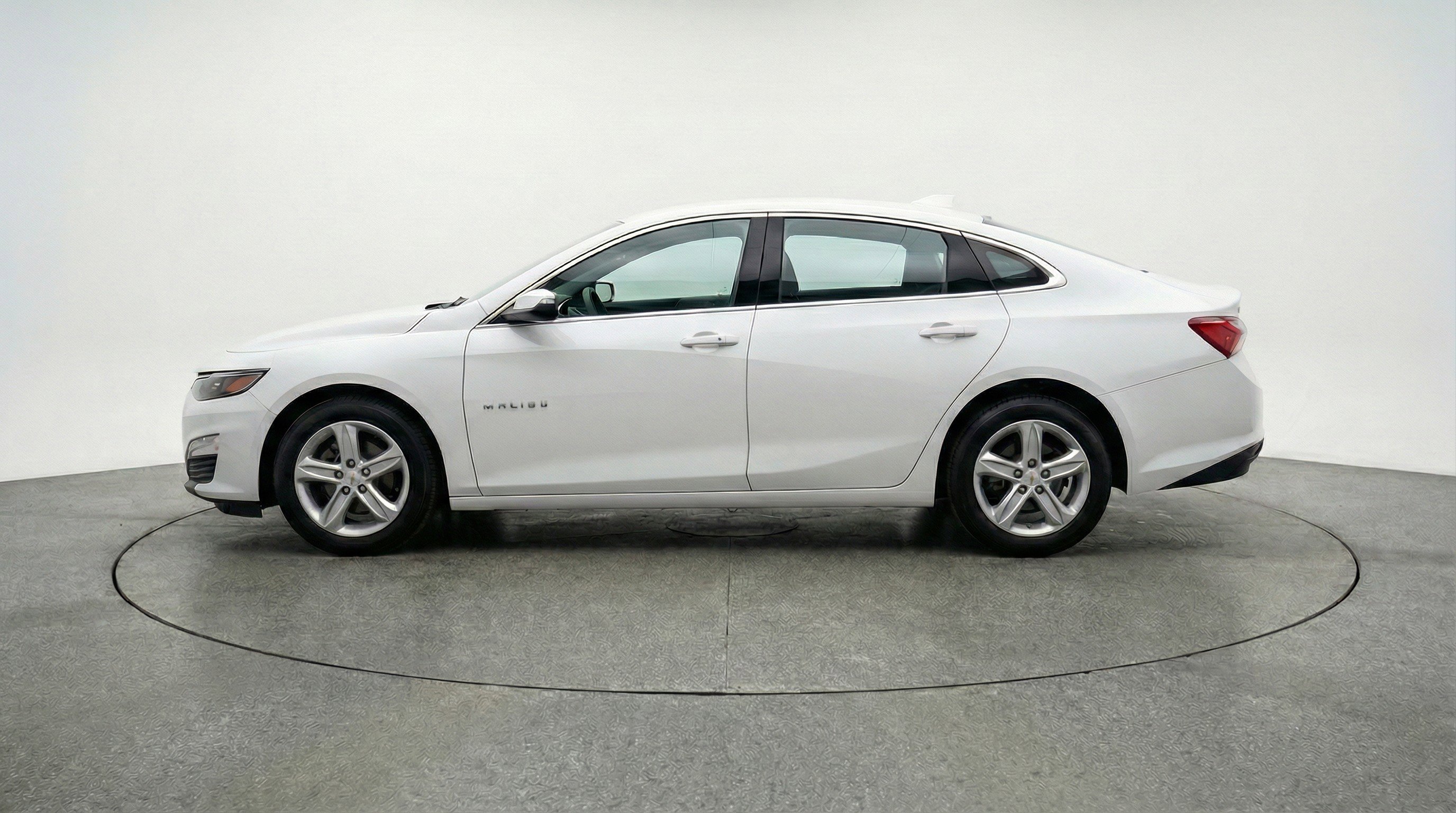 Used 2024 Chevrolet Malibu LT FWD image 5